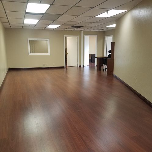 EXCELLENT LAY-OUT. RECEPTION, 2 EXTRA LARGE ROOMS, PRIVATE OFFICE. SALES FLOOR.